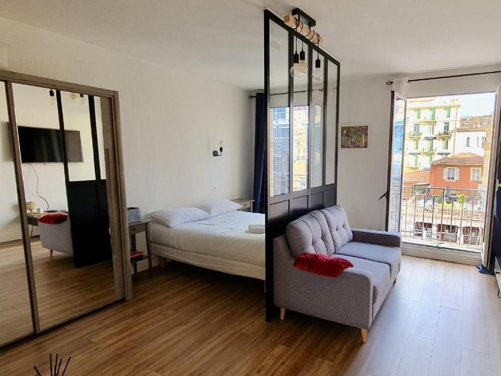 Le Verlaine, Studio En Centre Ville A Deux Minutes Des Plages Мантон Номер фото